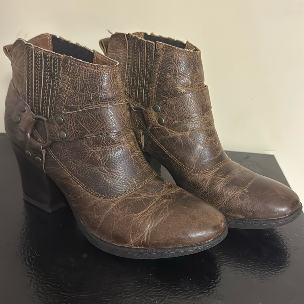 b.o.c Distressed Brown Leather Ankle Boots Block‎ Heel Booties